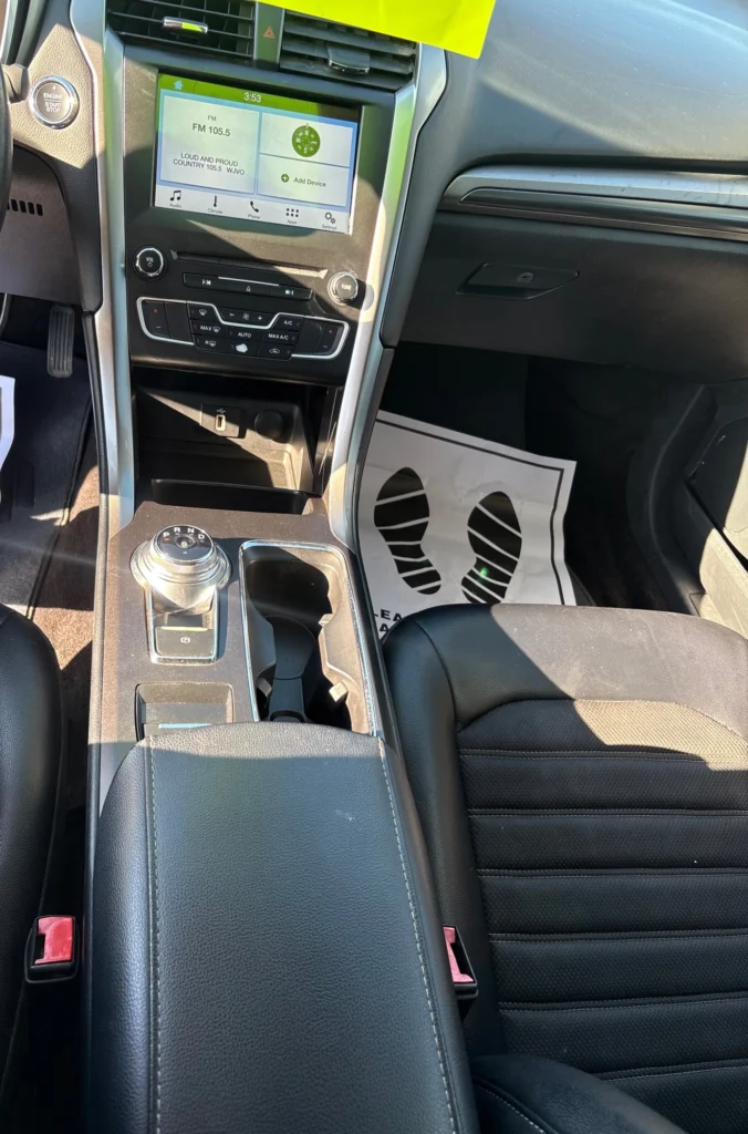 2017 Ford Fusion SE, photo 11 of 14
