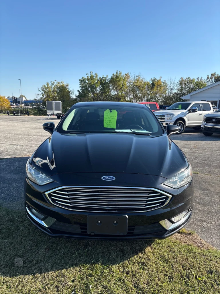 2017 Ford Fusion SE, photo 2 of 14