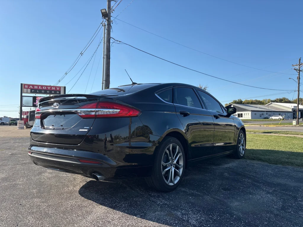 2017 Ford Fusion SE, photo 5 of 14