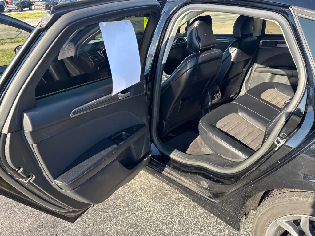 2017 Ford Fusion SE, photo 8 of 14