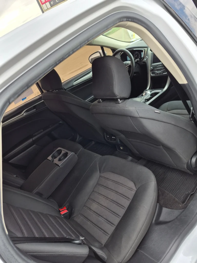 2020 Ford Fusion SE, photo 10 of 11