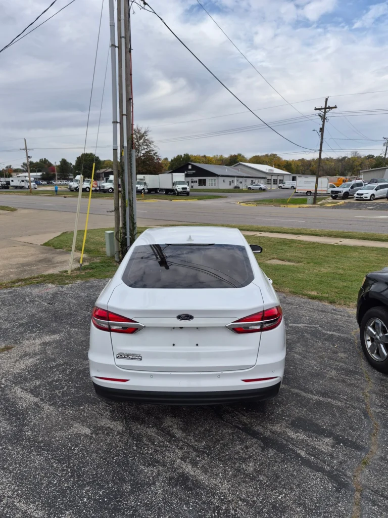 2020 Ford Fusion SE, photo 3 of 11