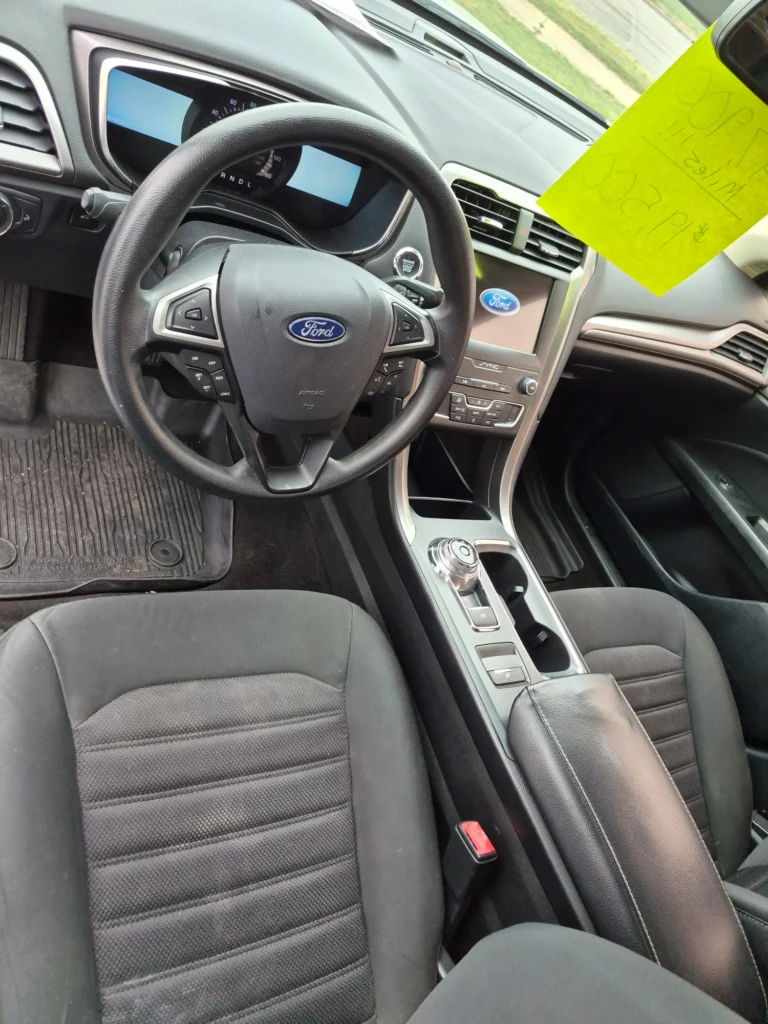 2020 Ford Fusion SE, photo 7 of 11
