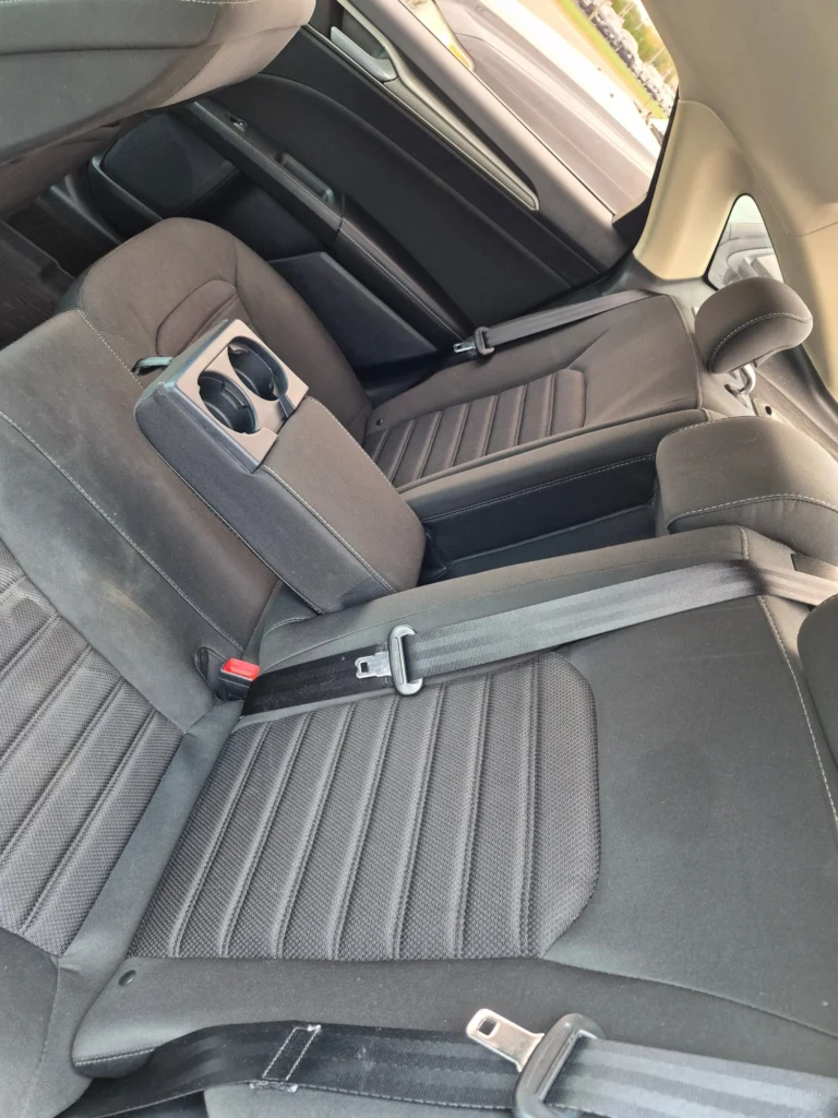 2020 Ford Fusion SE, photo 9 of 11