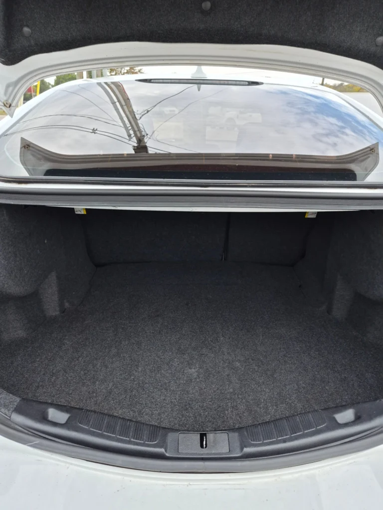2020 Ford Fusion SE, photo 8 of 11